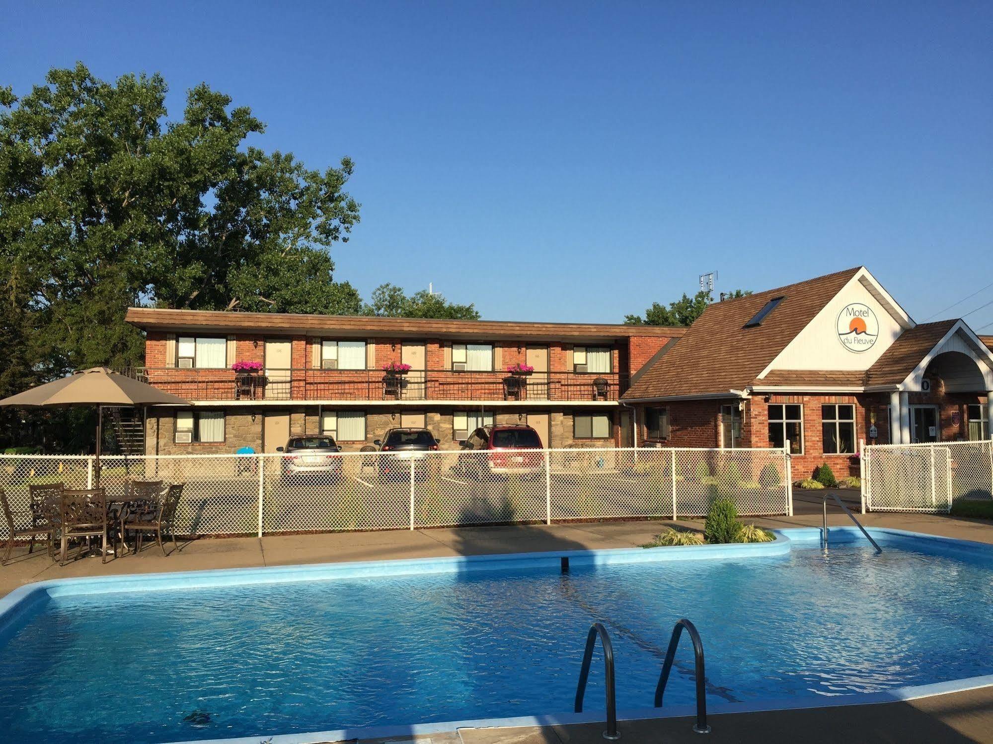 Motel Du Fleuve ブロサード エクステリア 写真